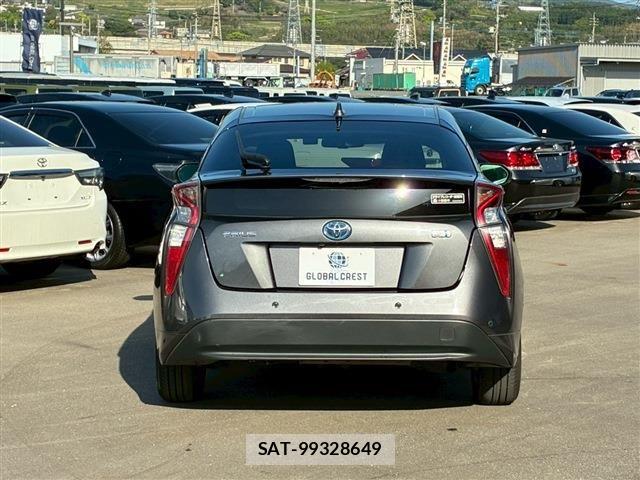 Toyota PRIUS 2017-04 6561955-6