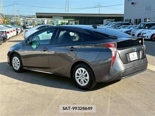 Toyota PRIUS 2017-04 6561955-7