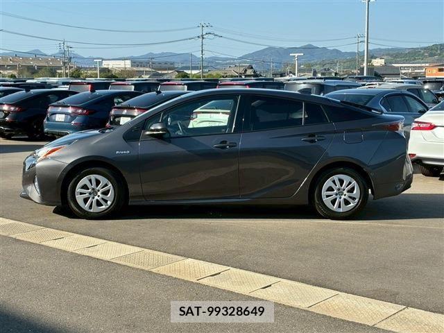 Toyota PRIUS 2017-04 6561955-8