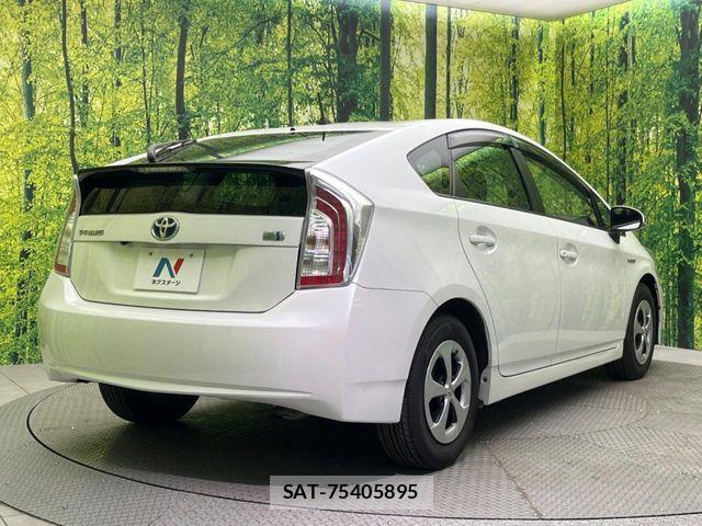 Toyota PRIUS 2012-02 6614247-15
