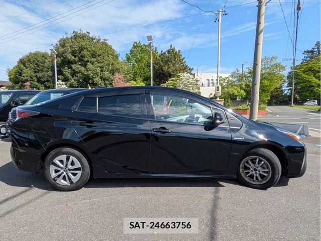 Toyota PRIUS 2016-05 6614224-18