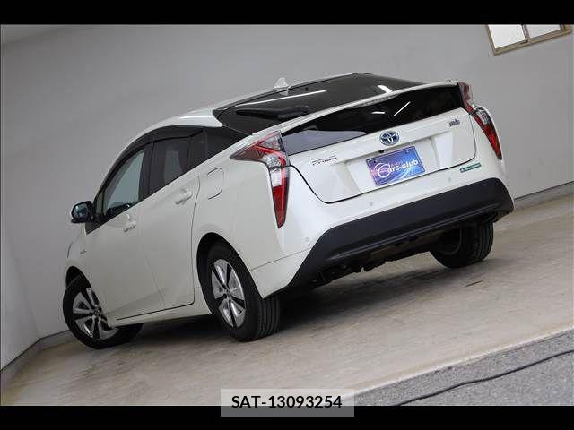 Toyota PRIUS 2017-04 6614235-10
