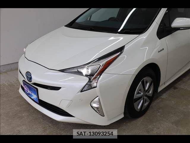 Toyota PRIUS 2017-04 6614235-12