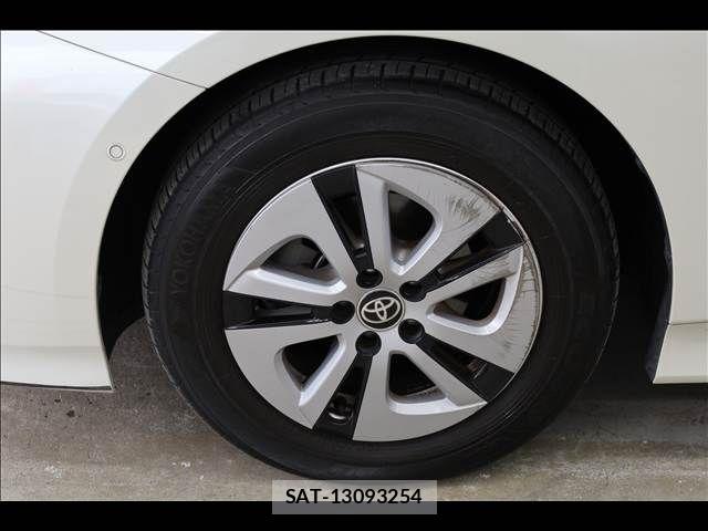 Toyota PRIUS 2017-04 6614235-13