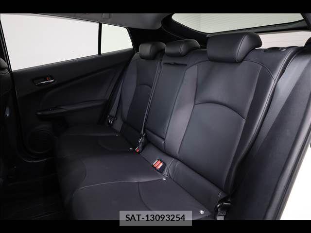 Toyota PRIUS 2017-04 6614235-18