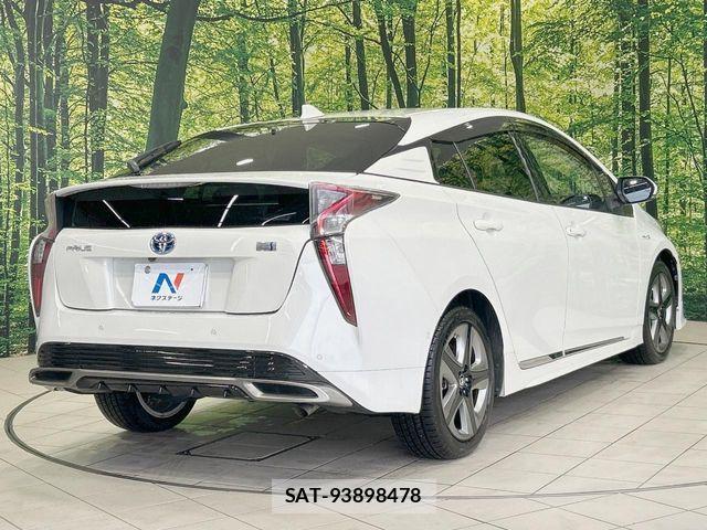 Toyota PRIUS 2018-08 6642236-16