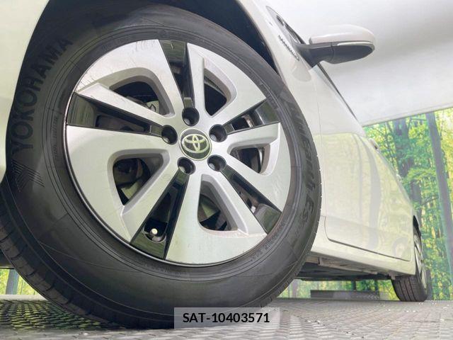 Toyota PRIUS 2016-05 6673198-12