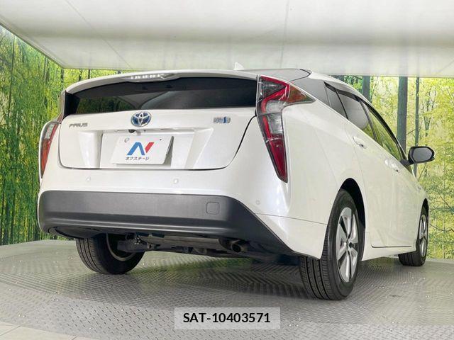 Toyota PRIUS 2016-05 6673198-16