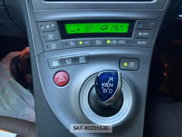 Toyota PRIUS 2015-03 6673221-12