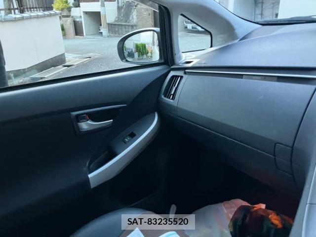Toyota PRIUS 2015-03 6673221-13
