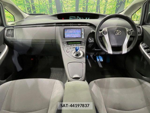 Toyota PRIUS 2011-08 6673210-1