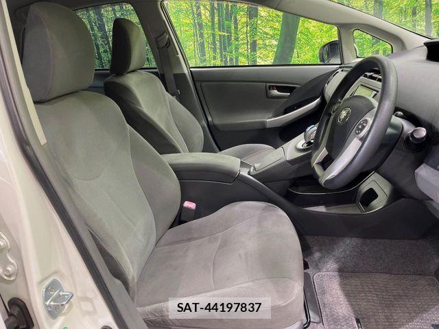 Toyota PRIUS 2011-08 6673210-7