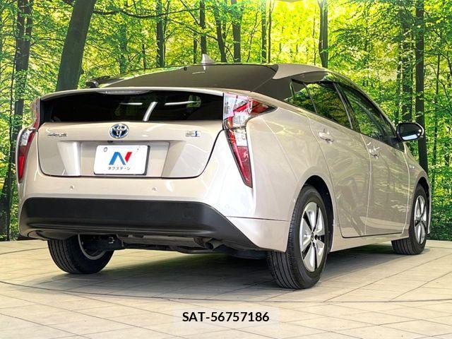 Toyota PRIUS 2015-12 6673190-16