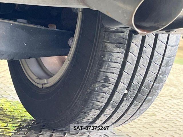 Toyota PRIUS 2019-07 6673177-19