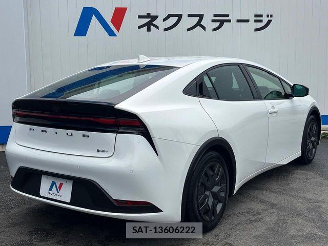 Toyota PRIUS 2023-06 6673168-17