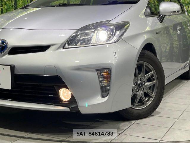 Toyota PRIUS 2015-03 6673208-11