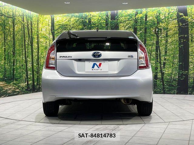 Toyota PRIUS 2015-03 6673208-14