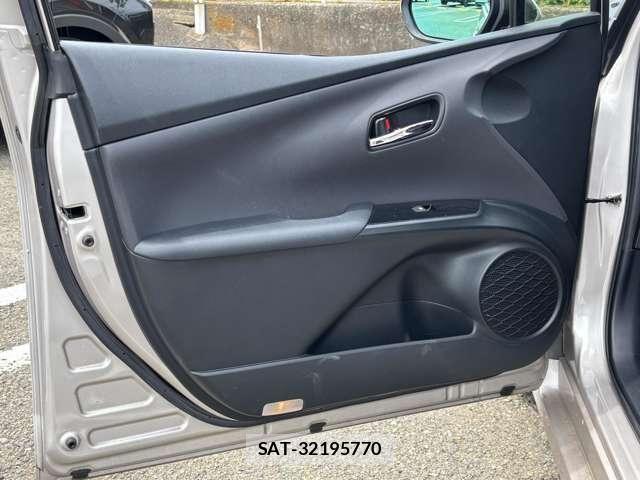 Toyota PRIUS 2017-12 6677546-24