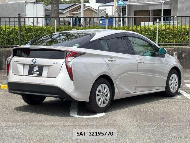 Toyota PRIUS 2017-12 6677546-2