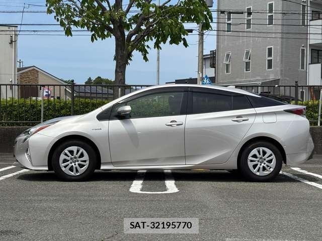 Toyota PRIUS 2017-12 6677546-3