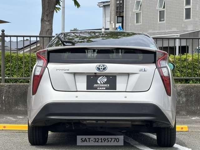 Toyota PRIUS 2017-12 6677546-8