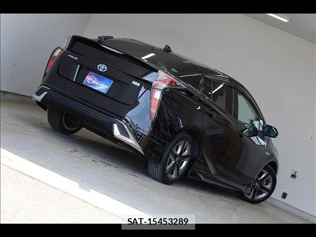 Toyota PRIUS 2015-12 6677533-11
