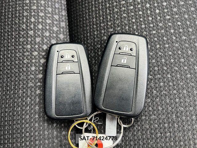 Toyota PRIUS 2022-11 6677532-11
