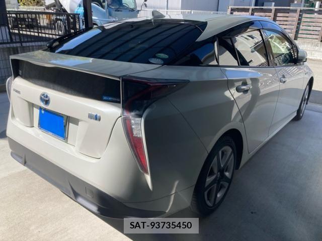 Toyota PRIUS 2018-07 6677565-3
