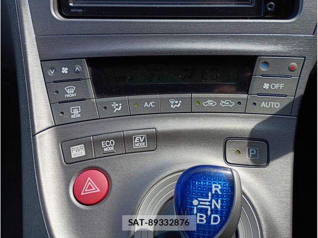 Toyota PRIUS 2015-12 6677566-11