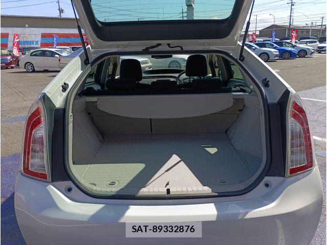 Toyota PRIUS 2015-12 6677566-18