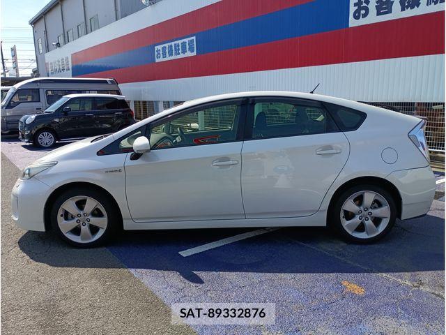 Toyota PRIUS 2015-12 6677566-3