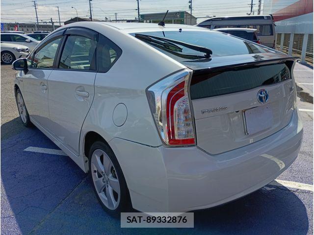 Toyota PRIUS 2015-12 6677566-4