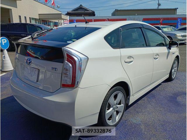 Toyota PRIUS 2015-12 6677566-6