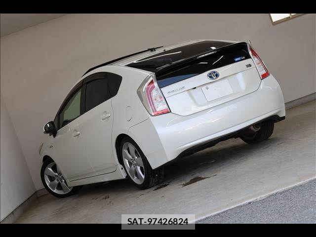 Toyota PRIUS 2015-10 6677561-10