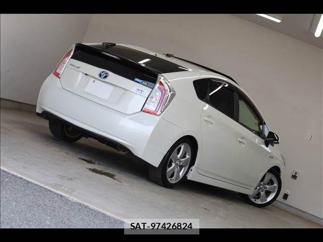 Toyota PRIUS 2015-10 6677561-11