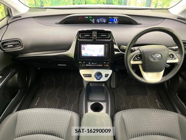 Toyota PRIUS 2018-04 6677555-1
