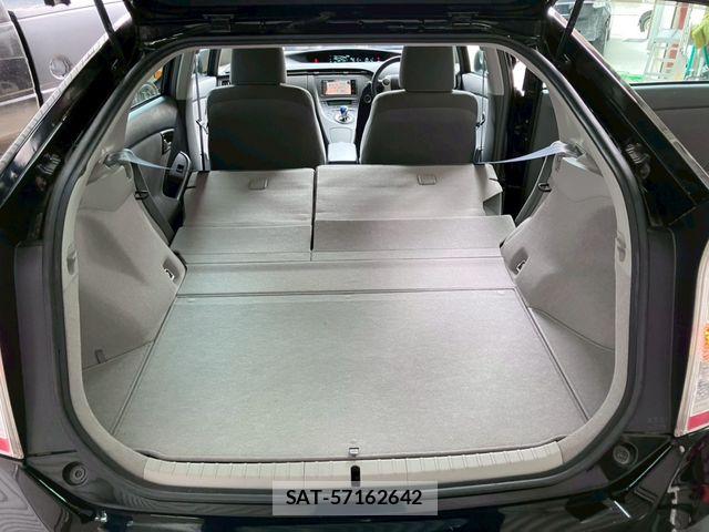 Toyota PRIUS 2010-06 6677568-15