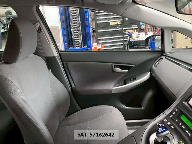 Toyota PRIUS 2010-06 6677568-25