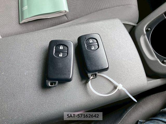 Toyota PRIUS 2010-06 6677568-29
