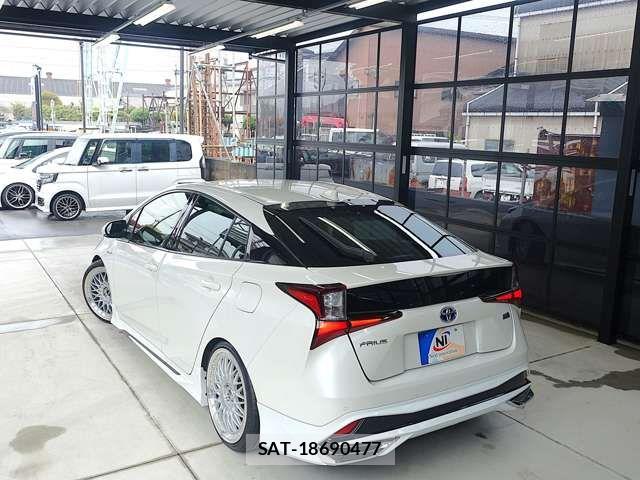 Toyota PRIUS 2019-12 6677537-15