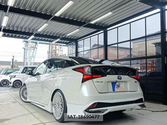 Toyota PRIUS 2019-12 6677537-16