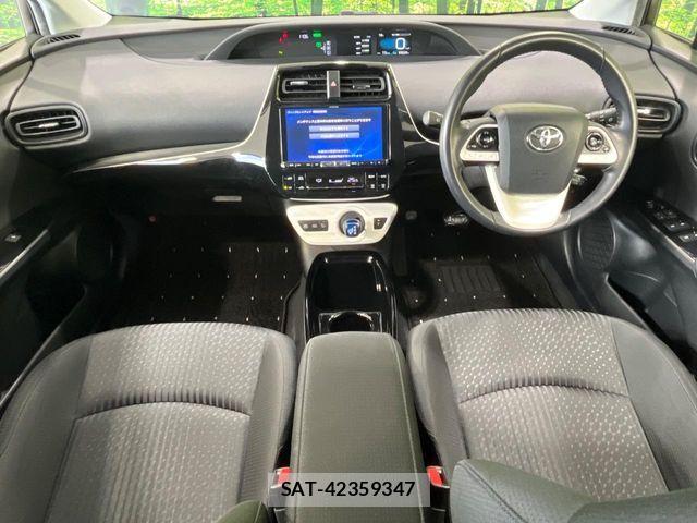 Toyota PRIUS 2018-05 6677545-1