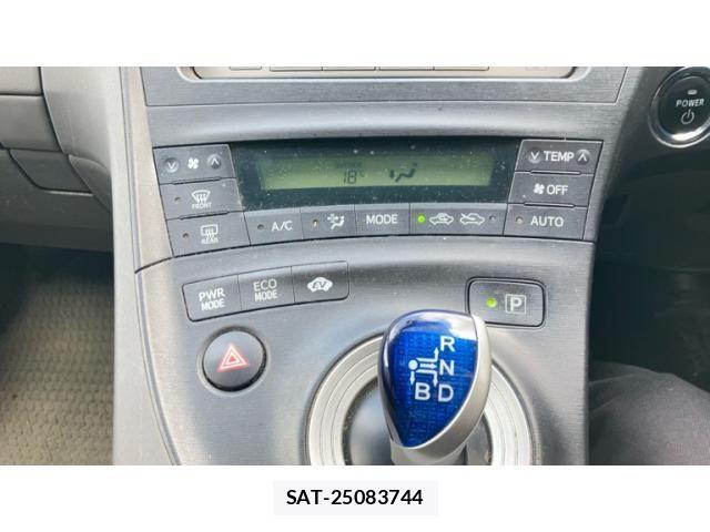 Toyota PRIUS 2010-02 6677583-16