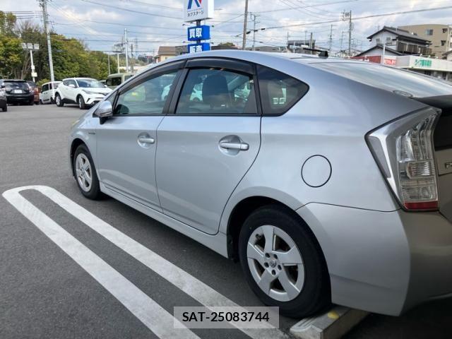 Toyota PRIUS 2010-02 6677583-3