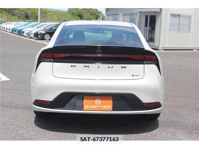 Toyota PRIUS 2023-05 6677518-7