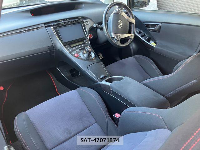 Toyota PRIUS 2013-11 6677572-12