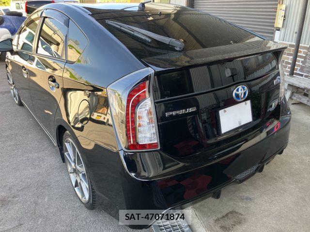 Toyota PRIUS 2013-11 6677572-2