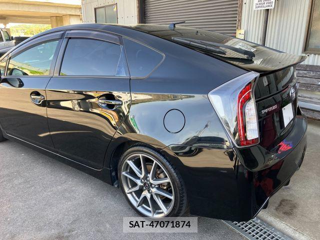 Toyota PRIUS 2013-11 6677572-4