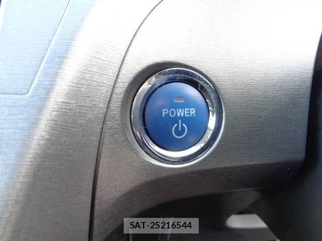 Toyota PRIUS 2015-05 6677567-9