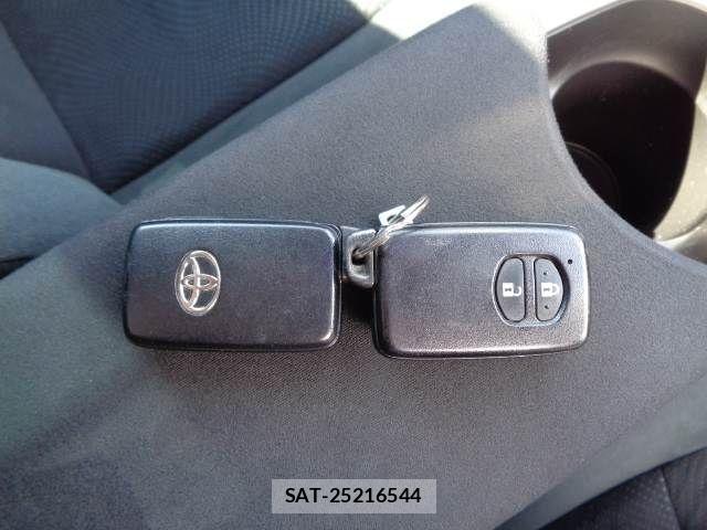 Toyota PRIUS 2015-05 6677567-10